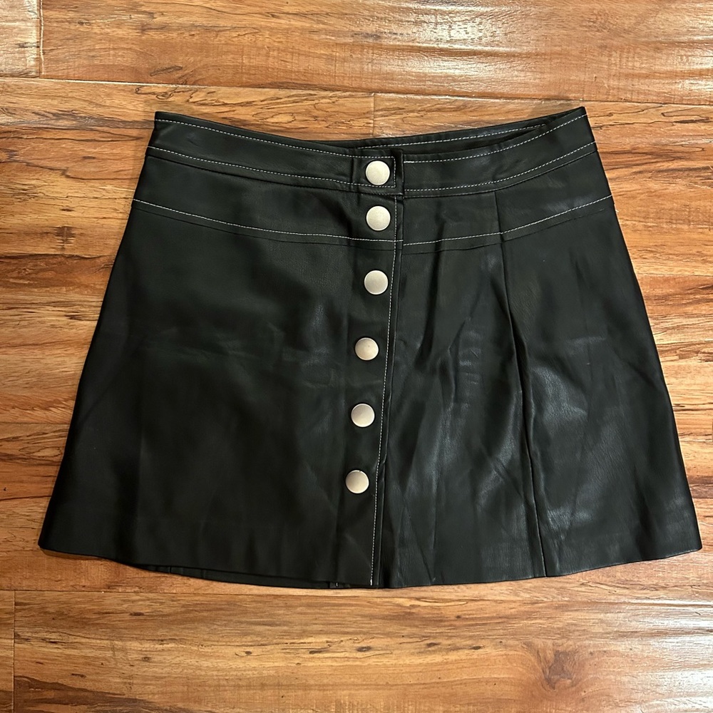 Mini skirt snap front vegan leather M